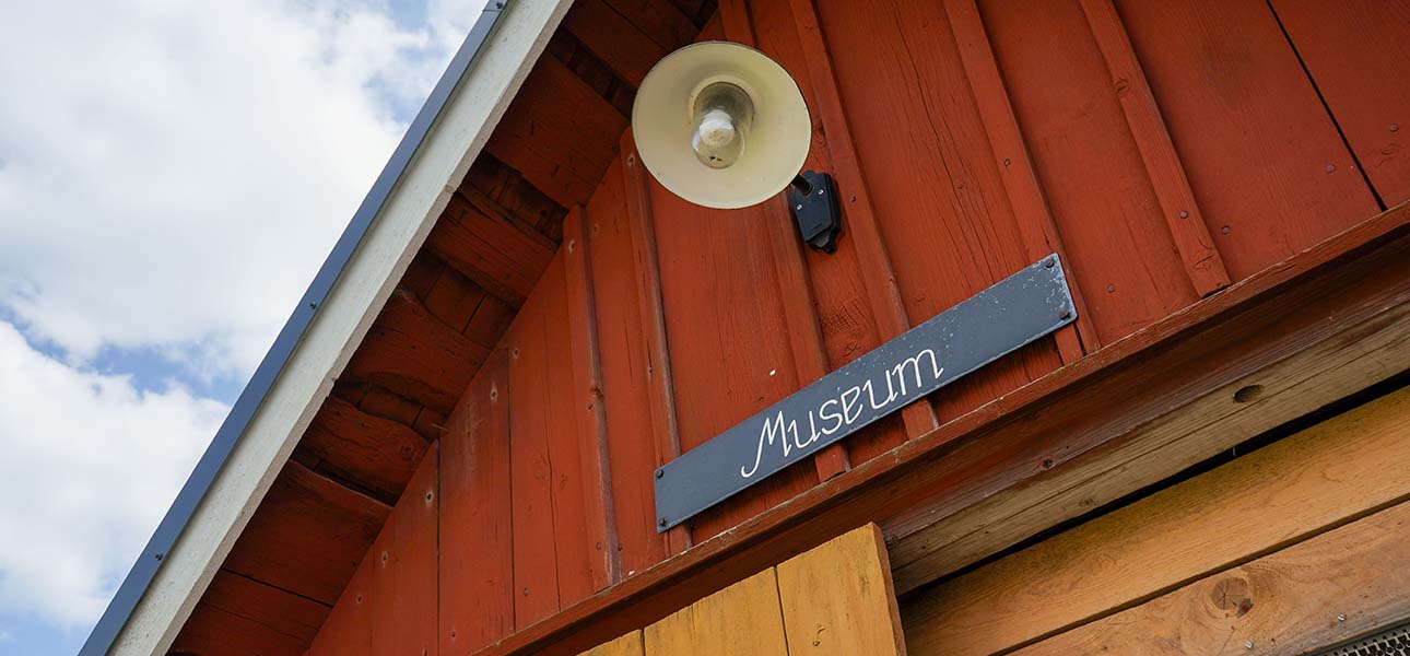 museum åsens by skylt ladugård